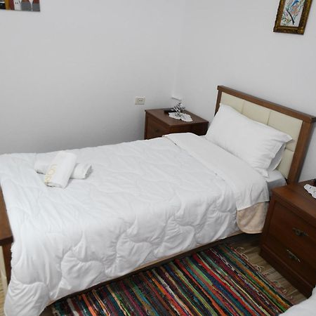 Guest House Luli Берат Екстериор снимка
