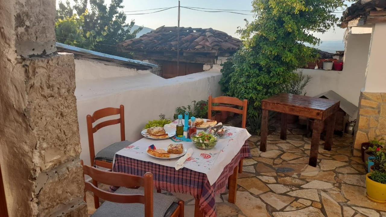 Guest House Luli Берат Екстериор снимка