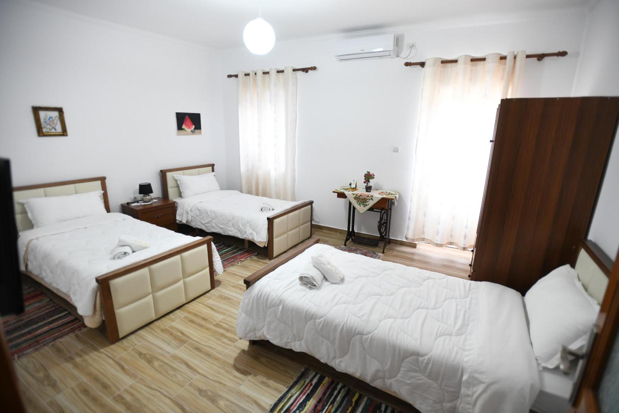 Guest House Luli Берат Екстериор снимка