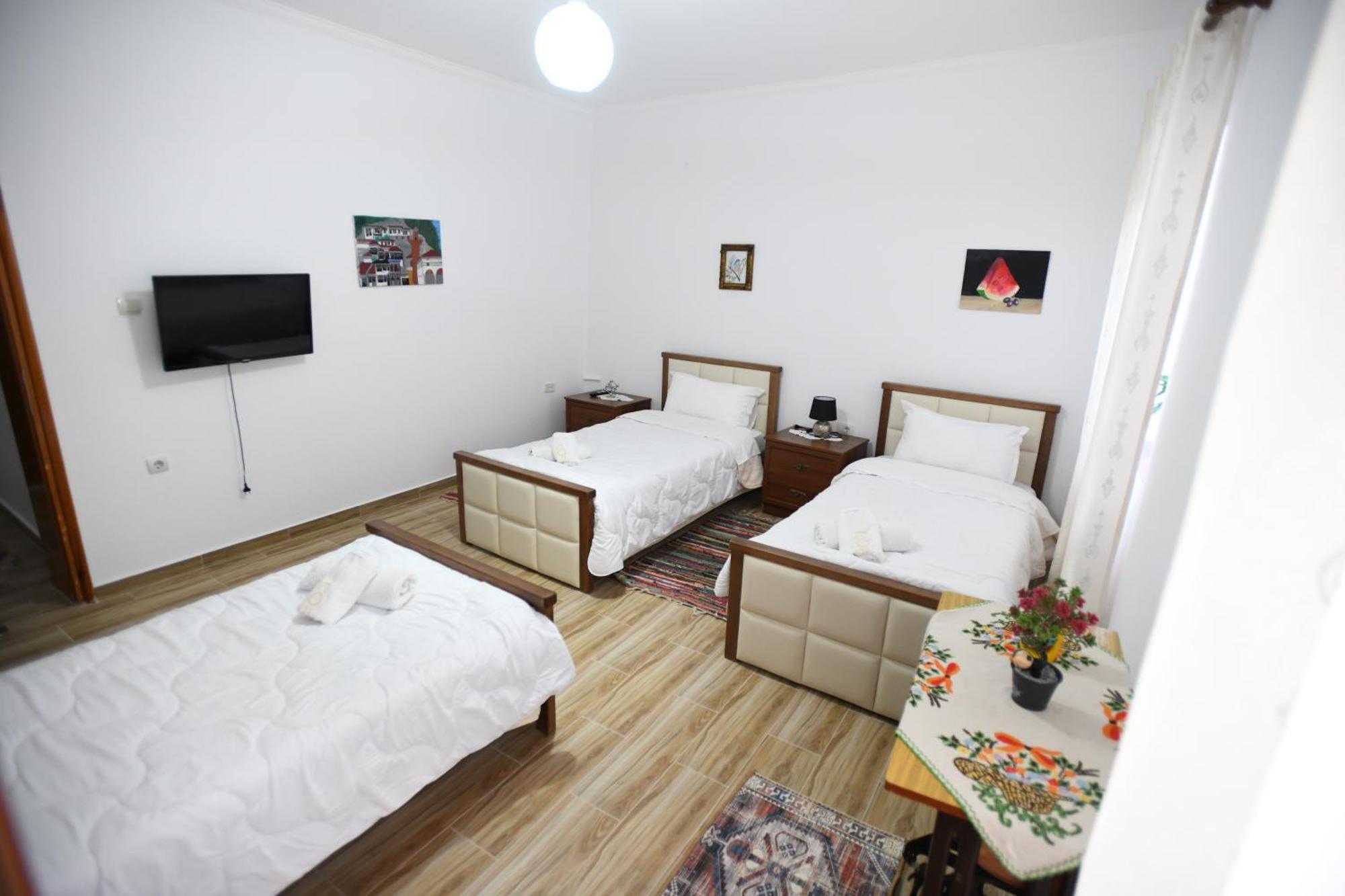 Guest House Luli Берат Екстериор снимка